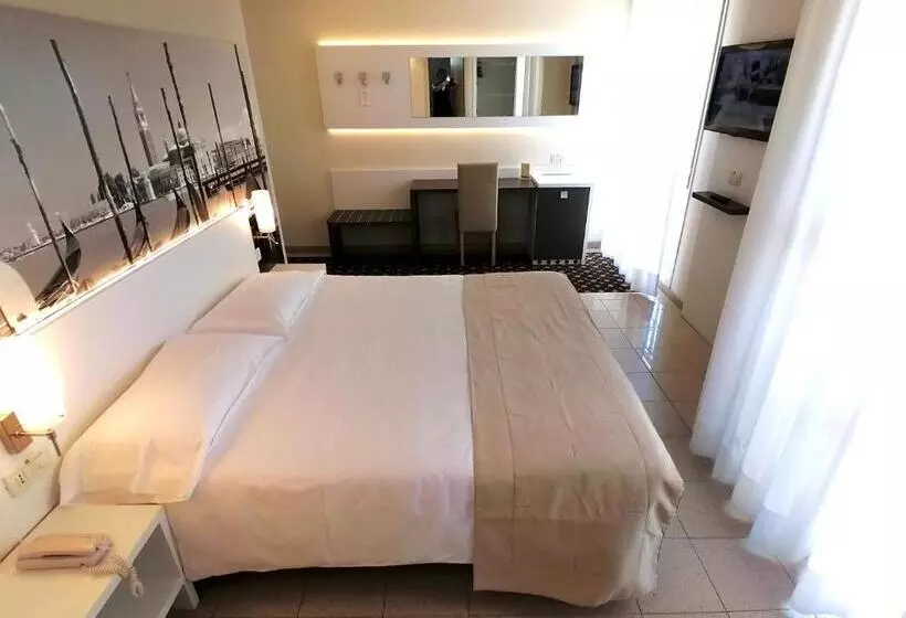 Comfort room with balcony, Palace Hotel Regina