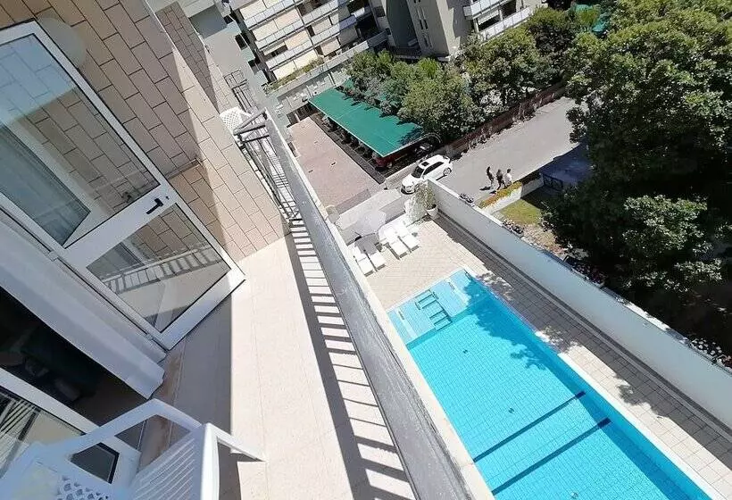 اتاق استاندارد سه نفره, Palace Hotel Regina