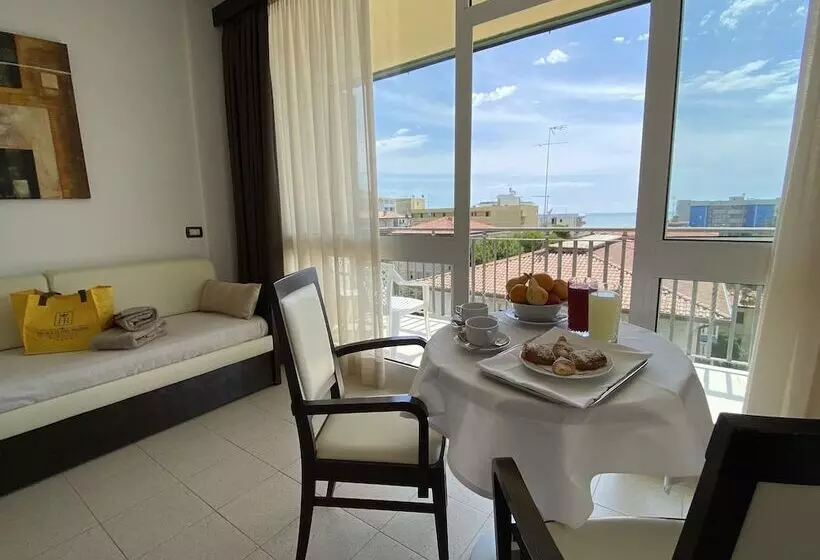 اتاق استاندارد سه نفره, Palace Hotel Regina