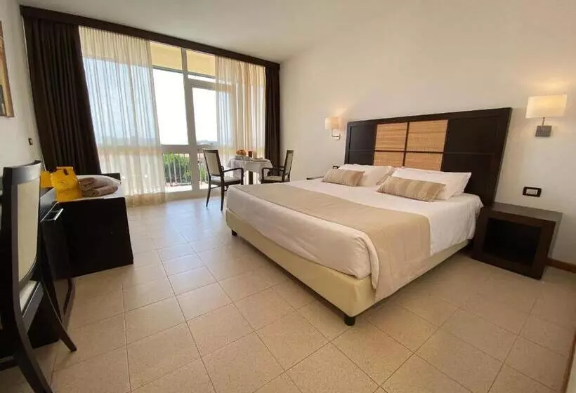 اتاق استاندارد سه نفره, Palace Hotel Regina