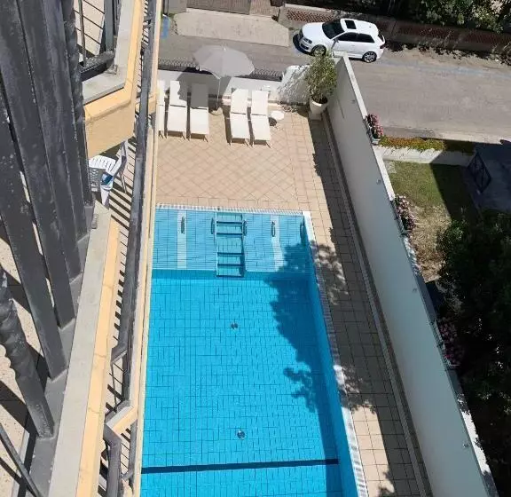 اتاق استاندارد چهار تخته, Palace Hotel Regina