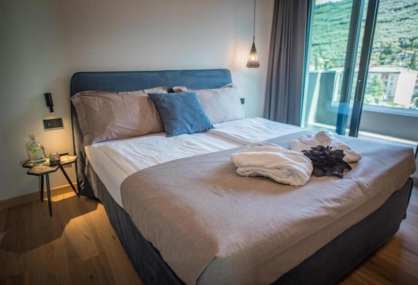 Suite with lake view, Villa Enrica