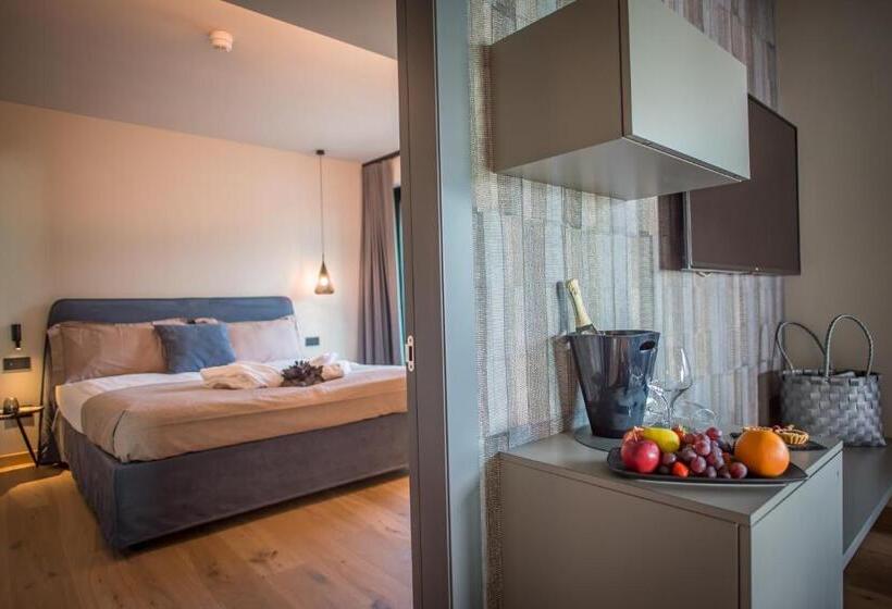 Suite with lake view, Villa Enrica