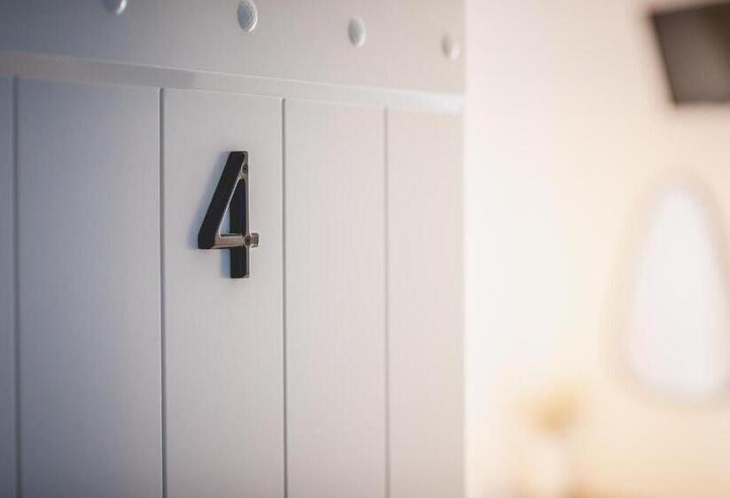 Трехместный Номер Deluxe, Votsalo Tolo