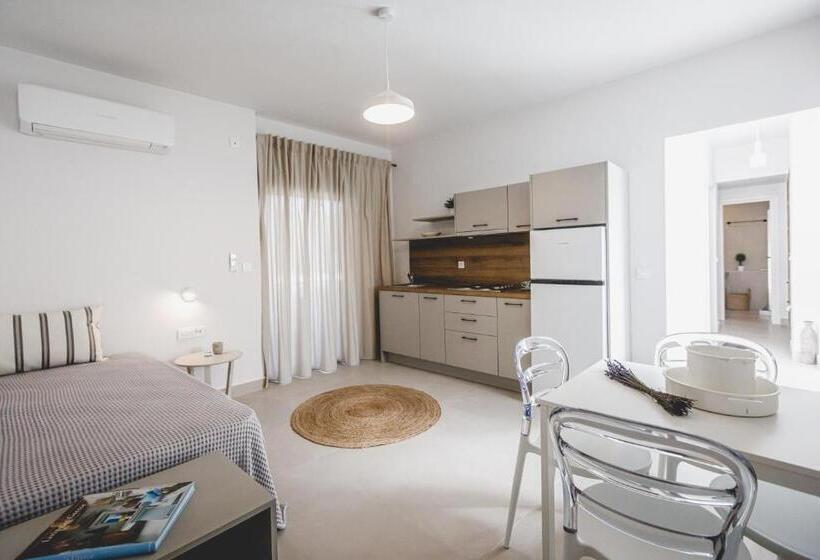 Family Suite, Votsalo Tolo