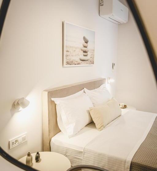 Family Suite, Votsalo Tolo