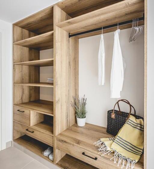 Family Suite, Votsalo Tolo