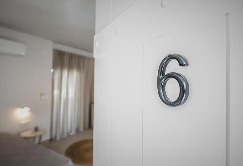 Family Suite, Votsalo Tolo