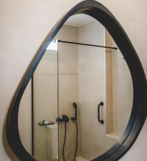 Family Suite, Votsalo Tolo