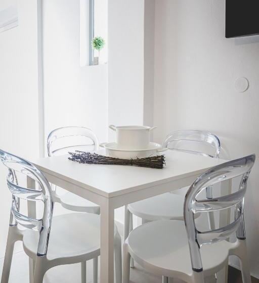 Family Suite, Votsalo Tolo