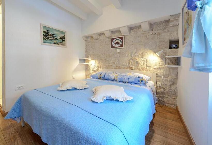 غرفة سوبيريور, Studio Stradun