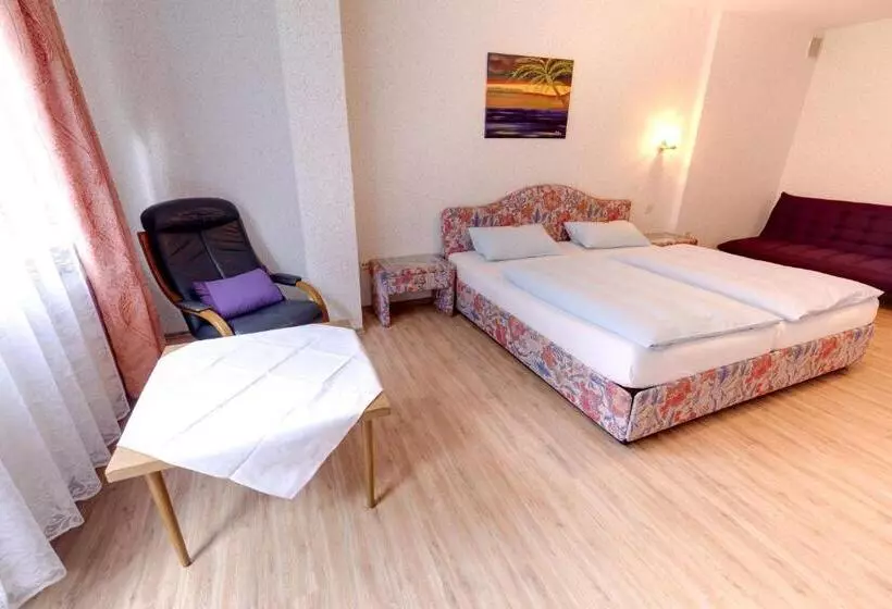 سوییت خانوادگی, Pension Bluchersruh