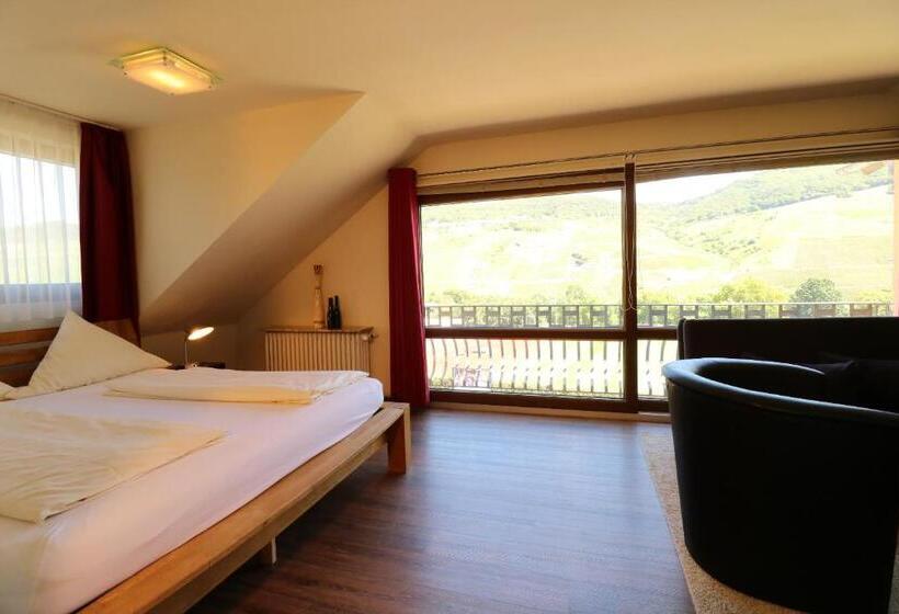 주니어 스위트, Christiana S Wein & Art