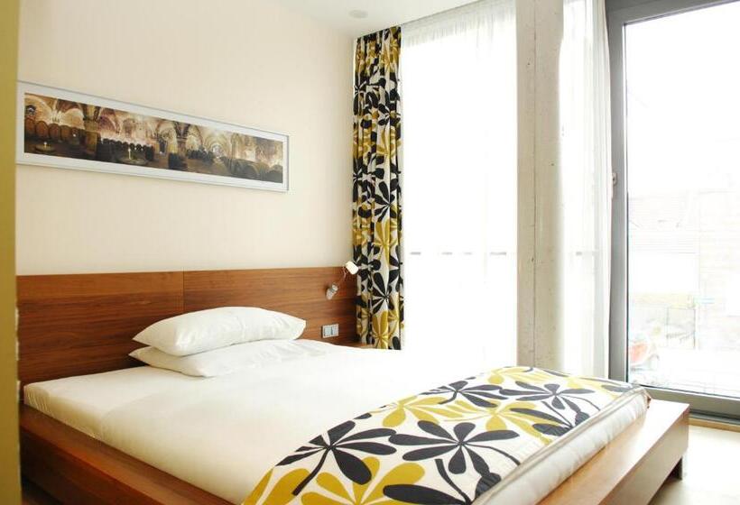 スタンダードルーム, Das Spritzenhaus