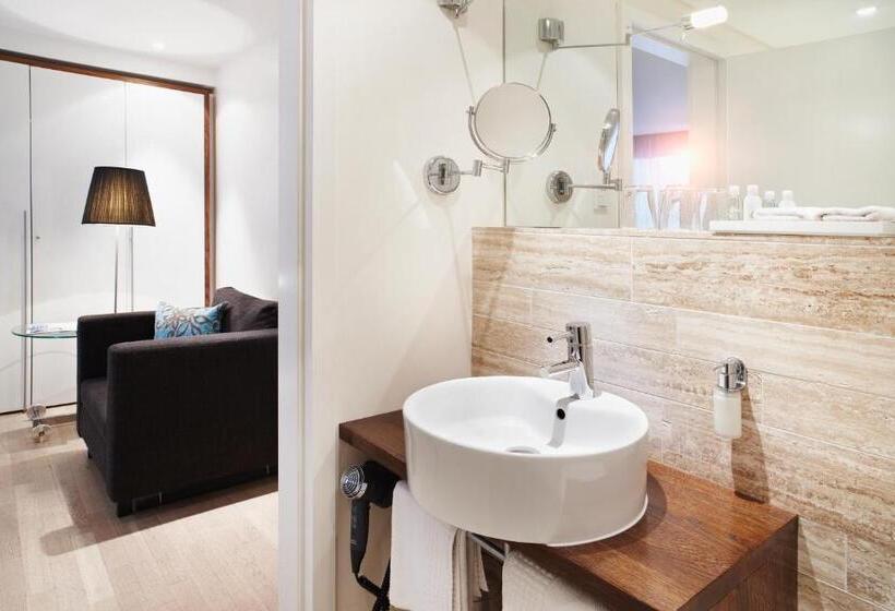 コンフォートルーム, Das Spritzenhaus