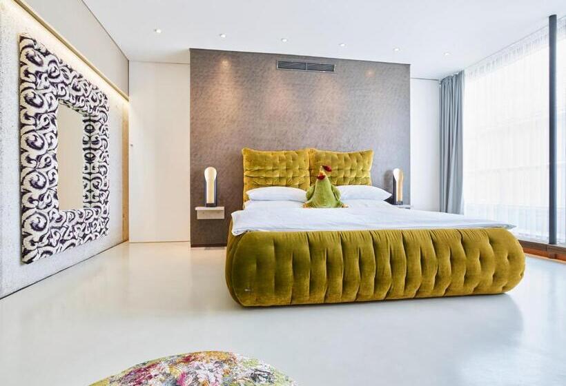 デラックスルーム, Das Spritzenhaus