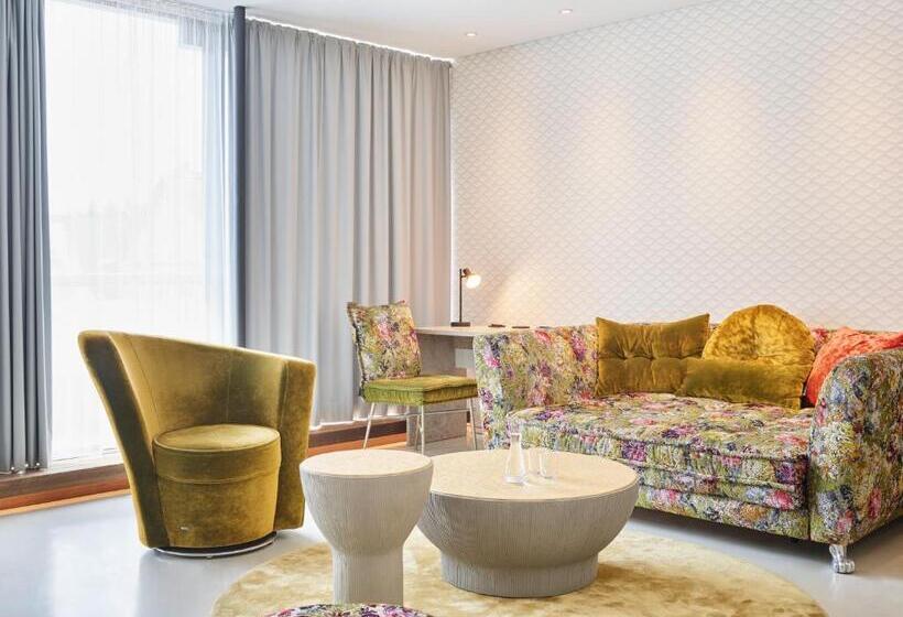 デラックスルーム, Das Spritzenhaus