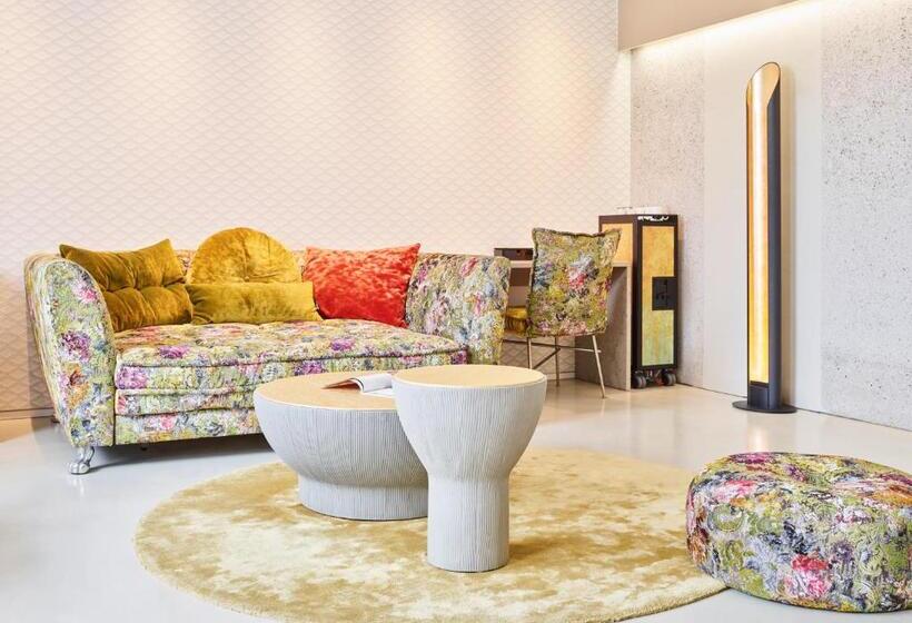 Номер Deluxe, Das Spritzenhaus
