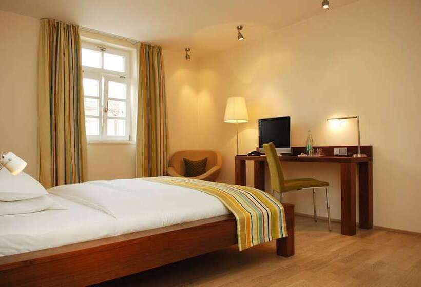 コンフォートルーム, Das Spritzenhaus