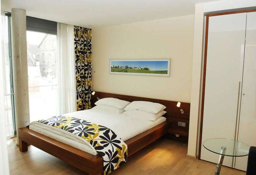 コンフォートルーム, Das Spritzenhaus