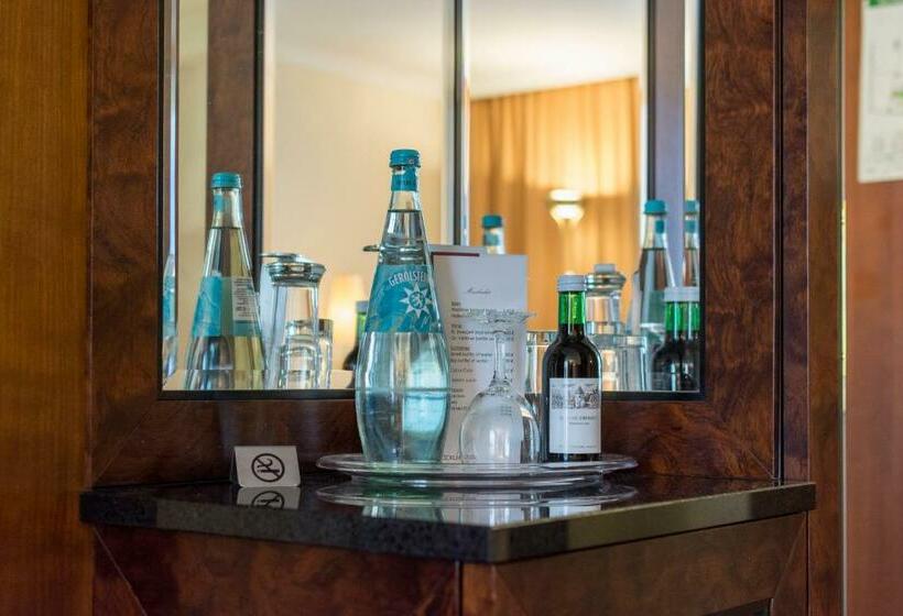 스탠다드 룸, Glocklhofer