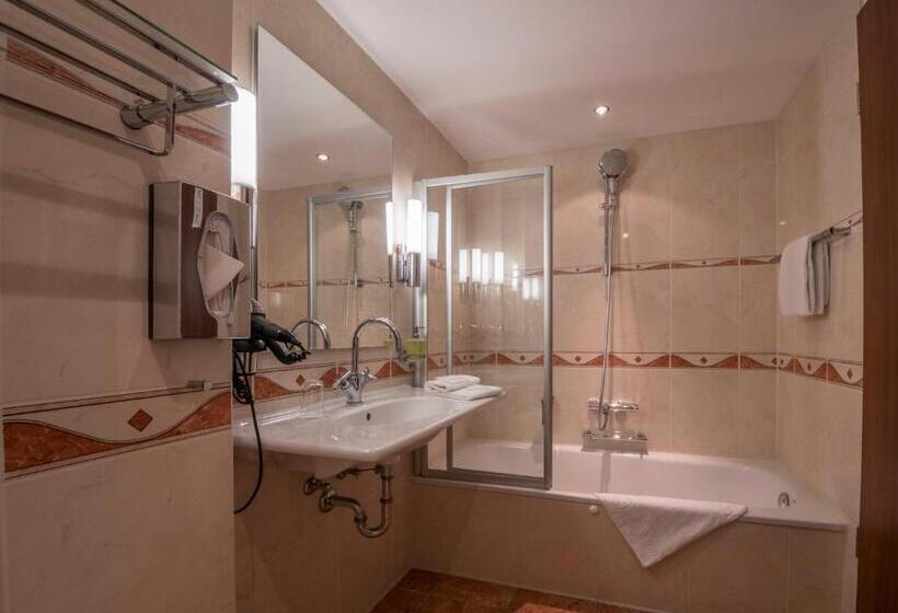 스탠다드 룸, Glocklhofer