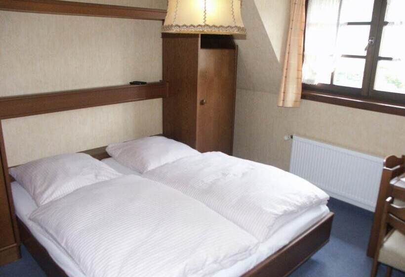 标准间, Im Burghof