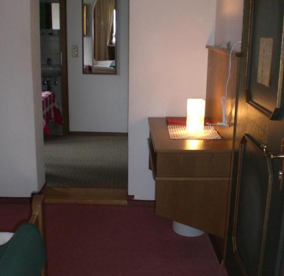 スタンダードスタジオ, Jagerhof Garni