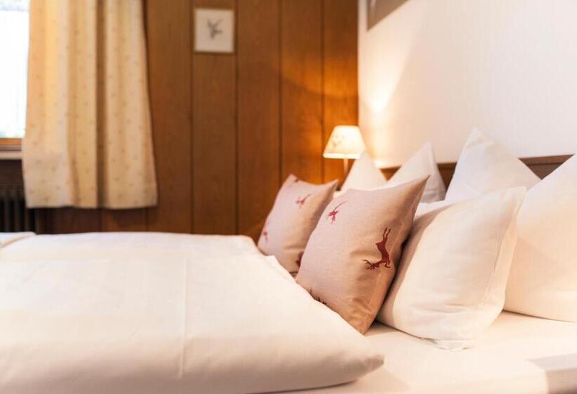 スタンダードスタジオ, Jagerhof Garni