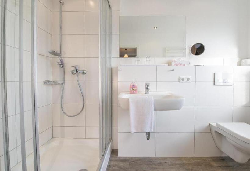 コンフォートルーム, Jagerhof Garni