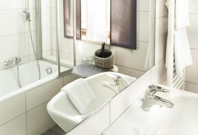 コンフォートルーム, Jagerhof Garni