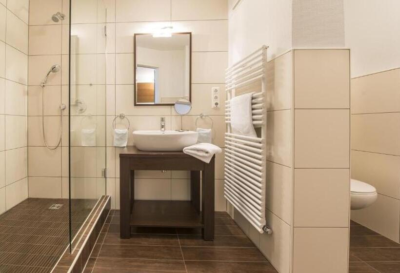 コンフォートルーム, Jagerhof Garni