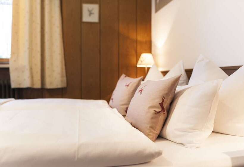 スタンダードスタジオ, Jagerhof Garni