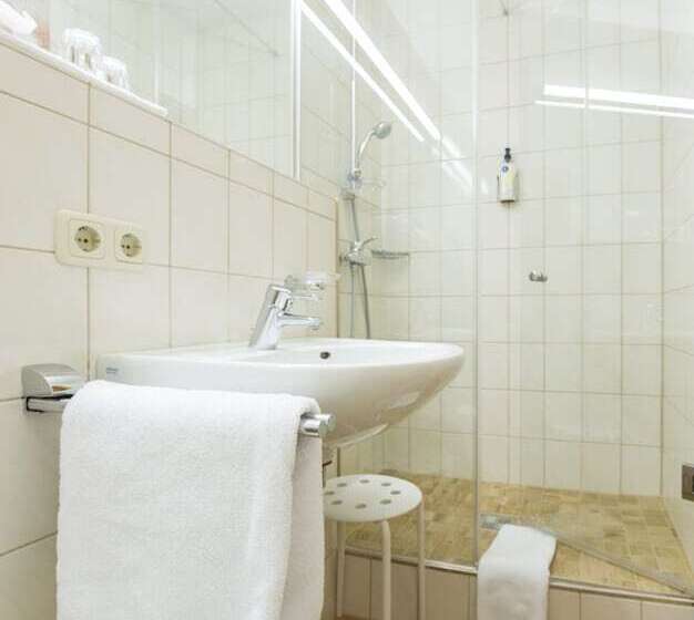 スタンダードスタジオ, Jagerhof Garni