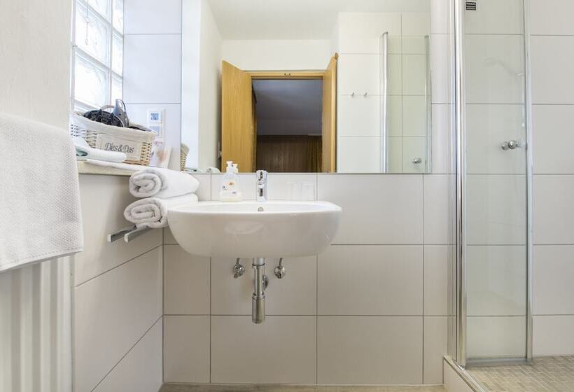 スタンダードスタジオ, Jagerhof Garni