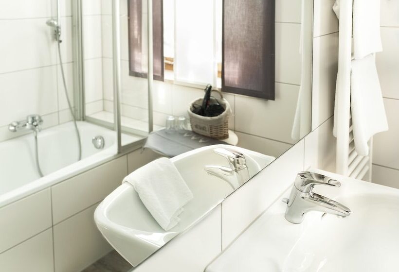 コンフォートルーム, Jagerhof Garni