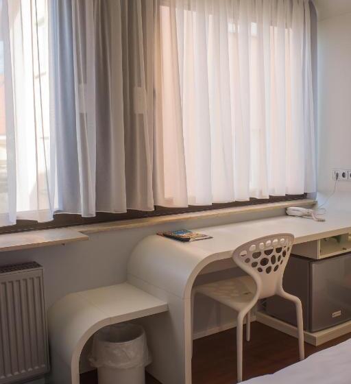 스탠다드 싱글 룸, Knorz