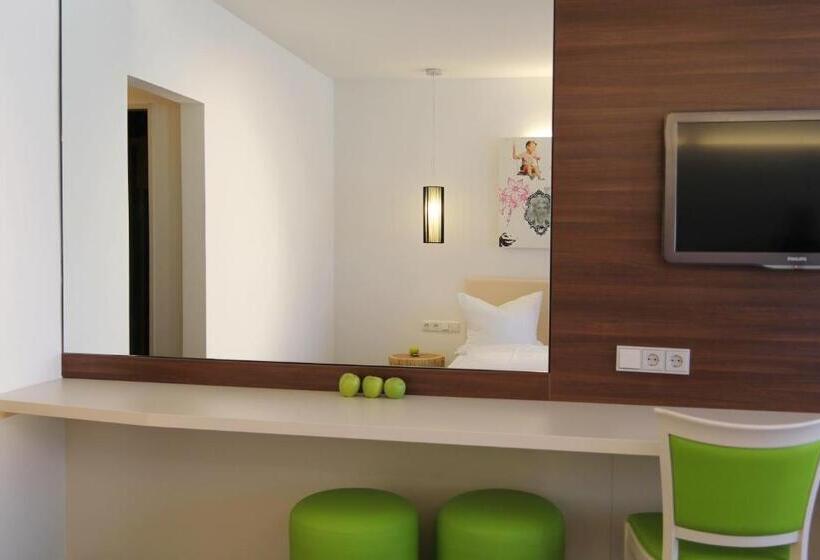 스탠다드 트리플 룸 가든 전망, Knorz