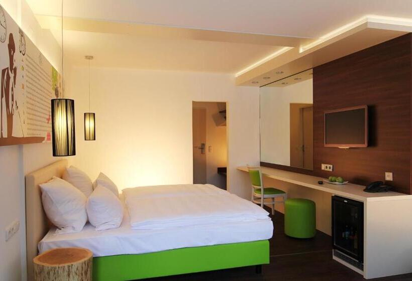 스탠다드 트리플 룸 가든 전망, Knorz