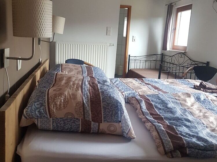 컴포트 트리플 룸, Landgasthof Nesselbach