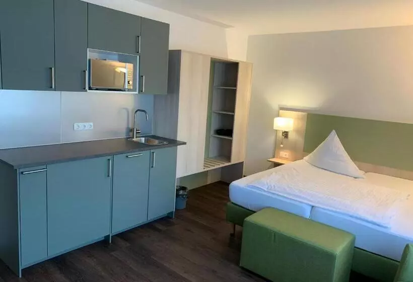 スタンダードスタジオ, Marias Inn   Bed & Breakfast