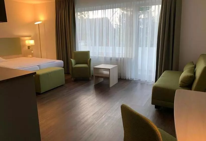 スタンダードスタジオ, Marias Inn   Bed & Breakfast
