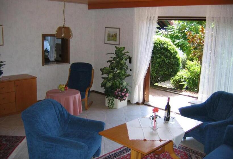 Апартаменты 1 Спальня Нижний Этаж, Landhaus Schneider