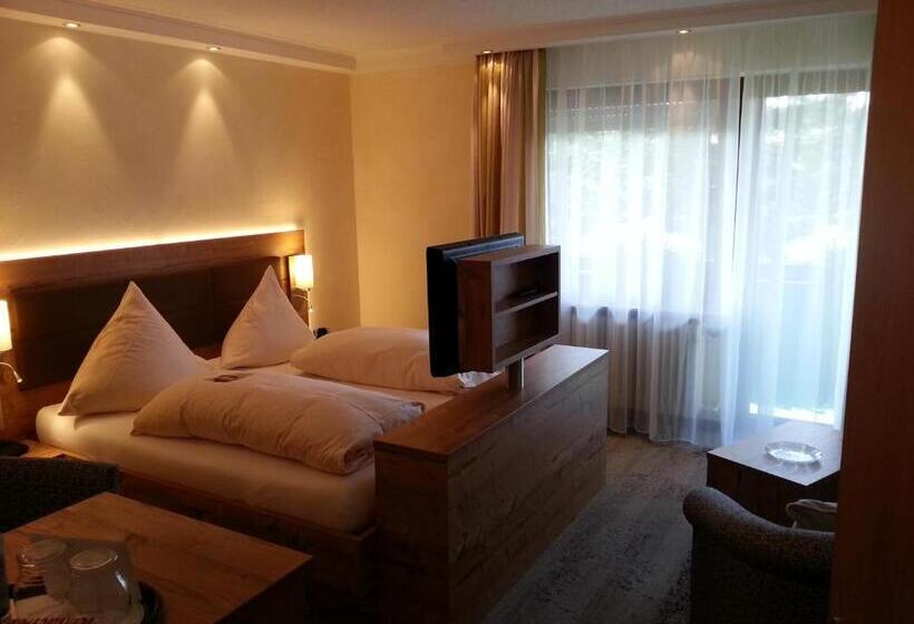 غرفة سوبيريور مزودة بشرفة, Wellness Hotel Talblick