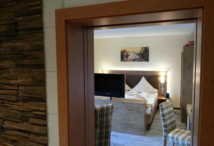 غرفة سوبيريور مزودة بشرفة, Wellness Hotel Talblick