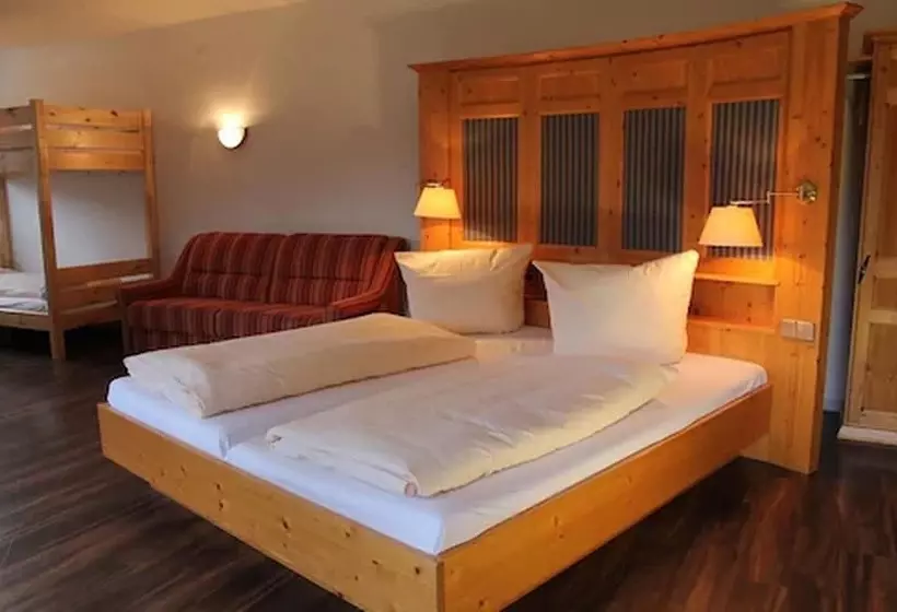 スタンダード４人部屋, Action Forest Hotel   Kletterwald   Lasertag   Nähe Badeparadies