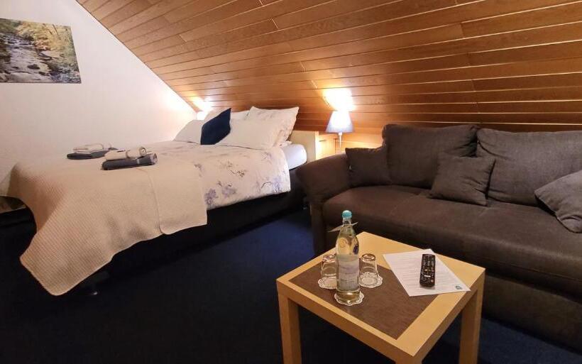 Номер Стандарт, Wappenhof