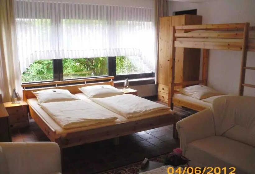 Standard Neljän Hengen Huone, Heidehotel Anna