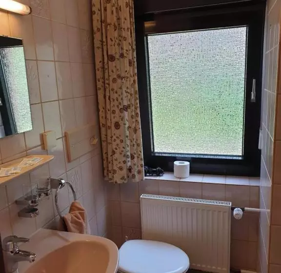 Standard Neljän Hengen Huone, Heidehotel Anna