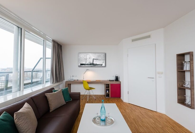 Номер Deluxe, Alte Werft